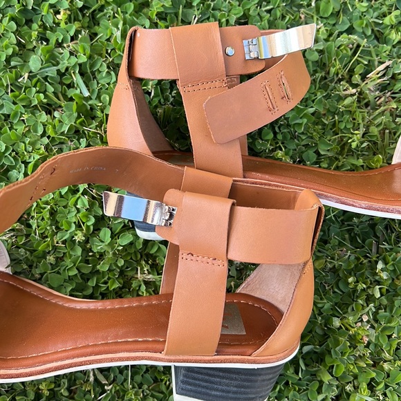 DOLCE VITA Two-Toned White Brown Leather Sandals - US 7 - Picture 8 of 15